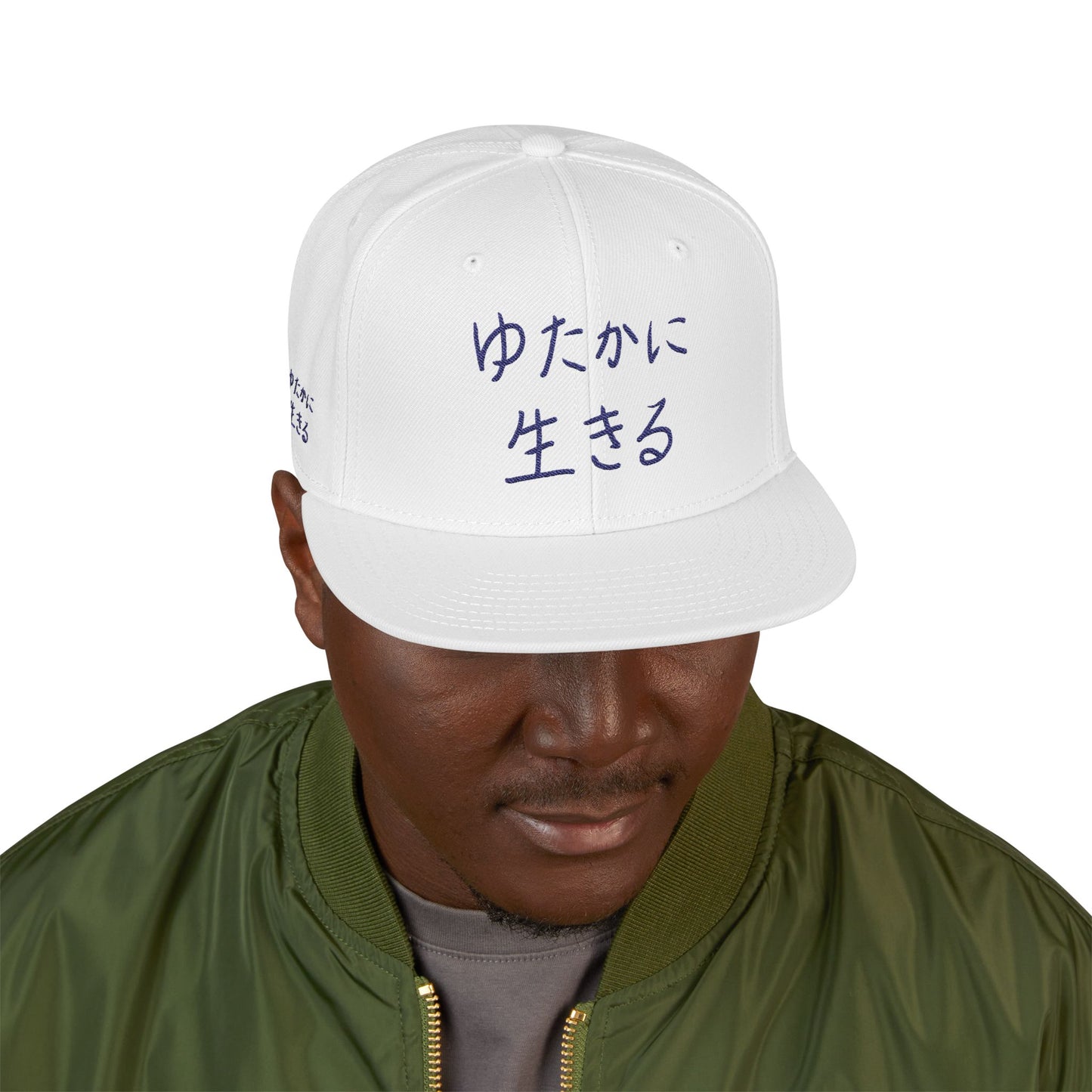 "ゆたかに生きる" Premium Snapback Hat – Live A Lot (Japanese - White Hat, Navy Embroidery)